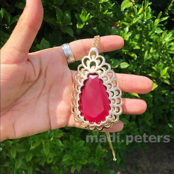 Kendra Scott Jewelry - Kendra Scott Newlyn Necklace in Fuschia Jade